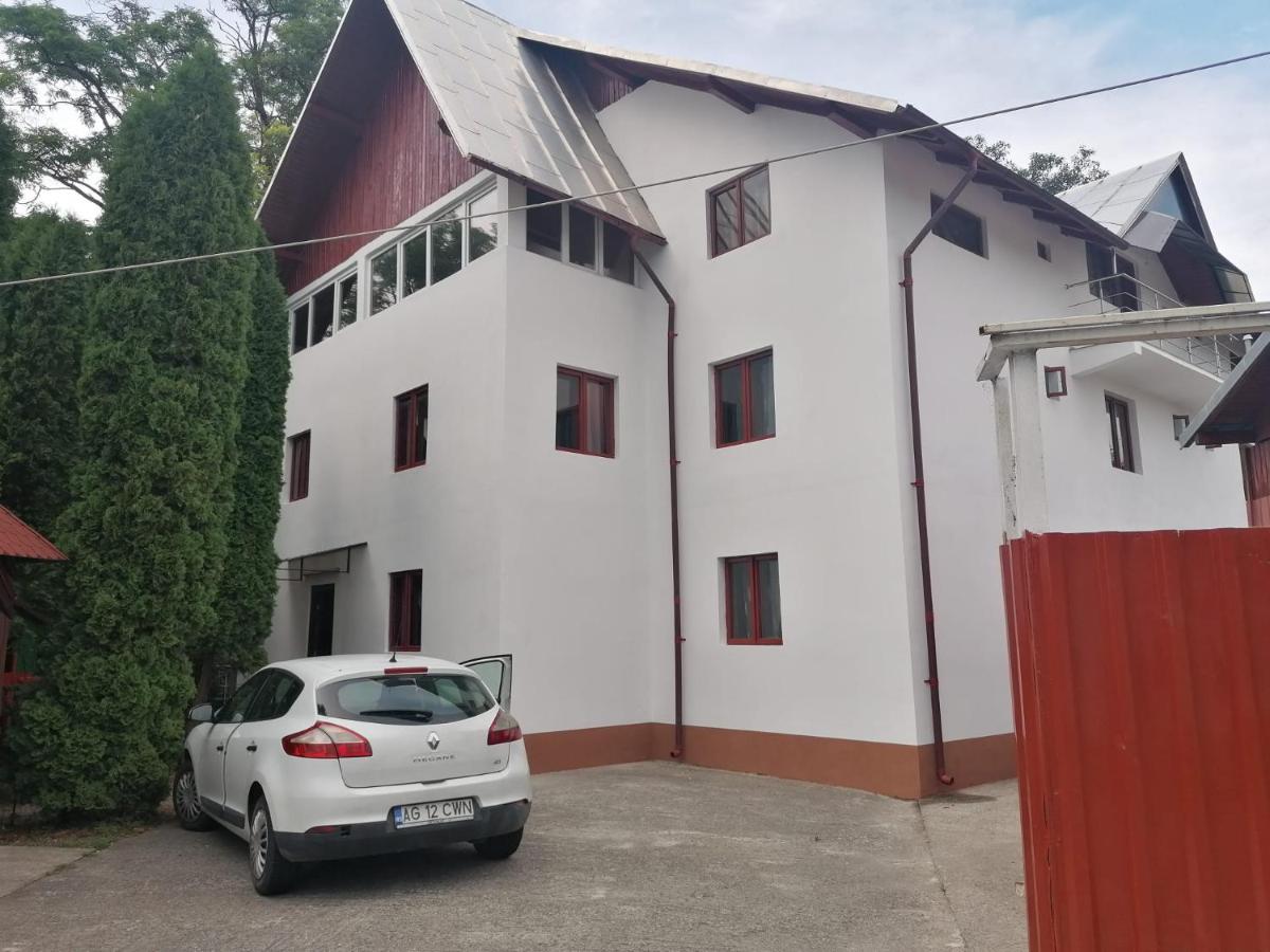 B&B Curtea de Arges - Pensiunea Fagaras - Bed and Breakfast Curtea de Arges