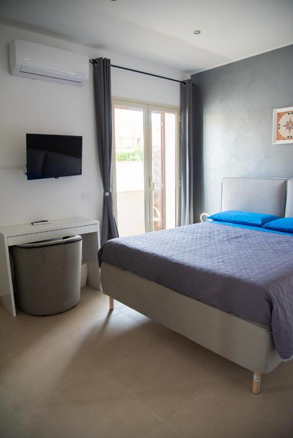 Zimmer mit Kingsize-Bett