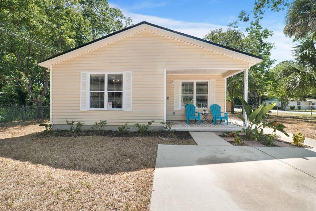 NEW Modern Bungalow Close to Downtown! Fully Fenced Yard - Ferienwohnung Saint Augustine