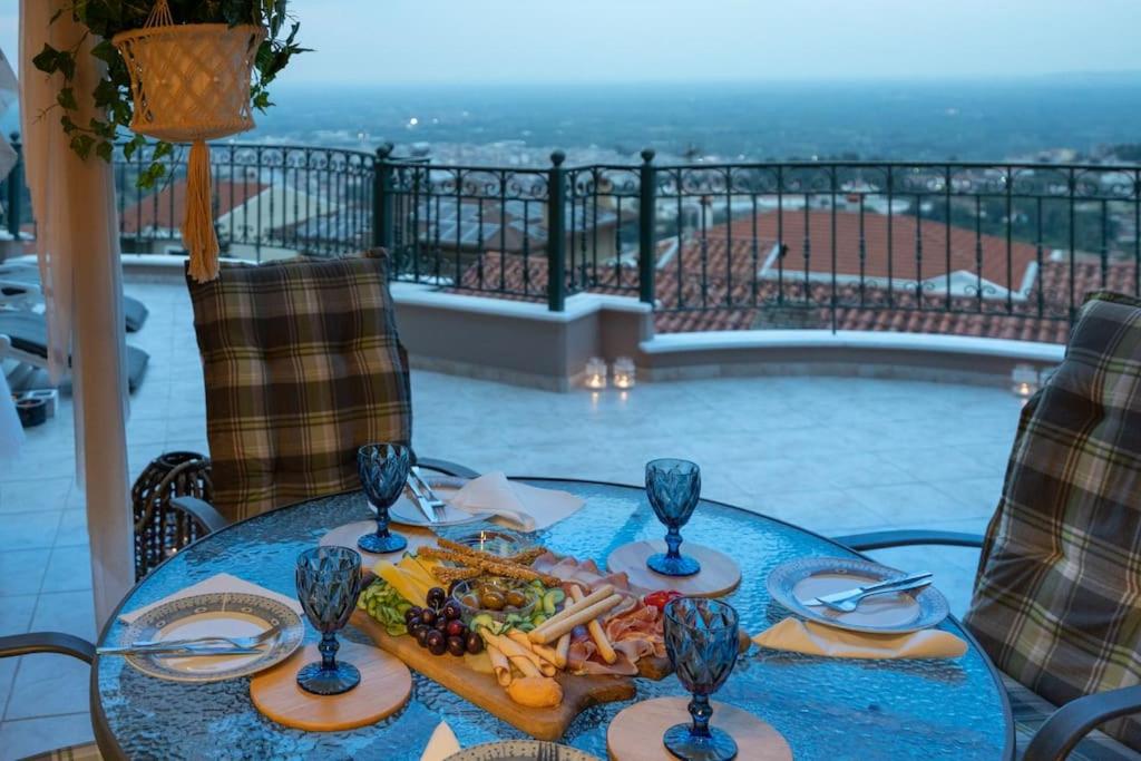 Amazing view with huge balcony - B&B