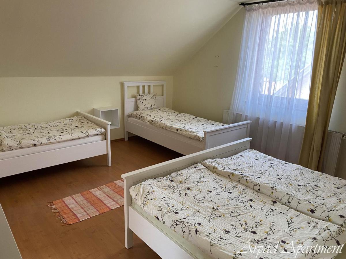 Árpád Apartman - 3 Bedroom Family Apartment with Parking - Ferienwohnung Hajduszoboszlo