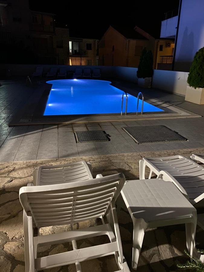 Deluxe Pool Apartment 4 - Ferienwohnung