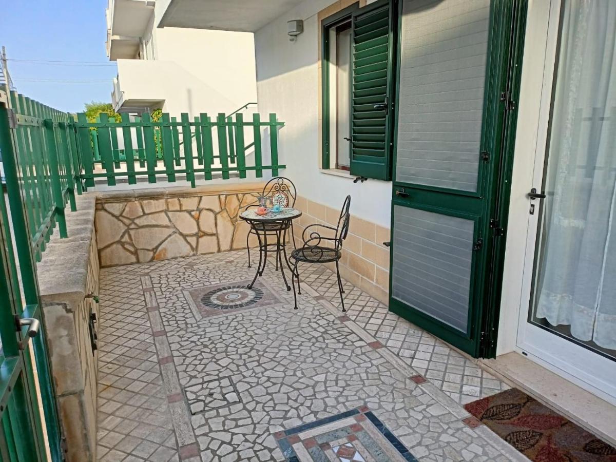 Villetta Poesia 50 m dal mare con giardino e parcheggio - B&B Torre dell'Orso