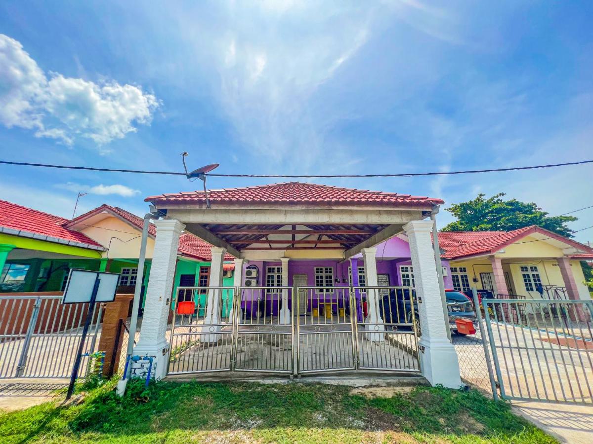 Nail Guest House Kuala Besut - Bed and Breakfast