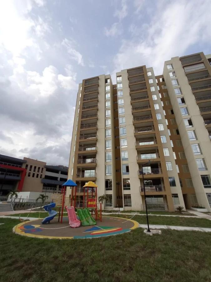 Apartamento con piscina y parqueadero a 7 min del centro - B&B Villeta