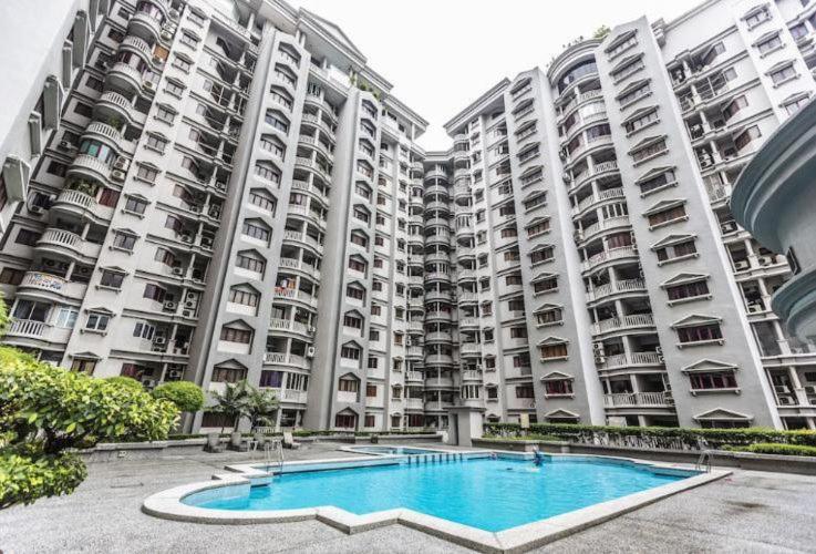 The FORUM condominium, Jalan Inai, Off Jalan Tun Razak - B&B