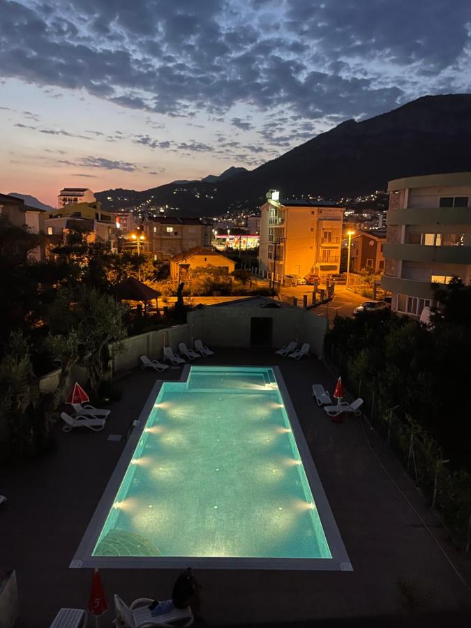 YOUR CHOICE - Bed and Breakfast Bar