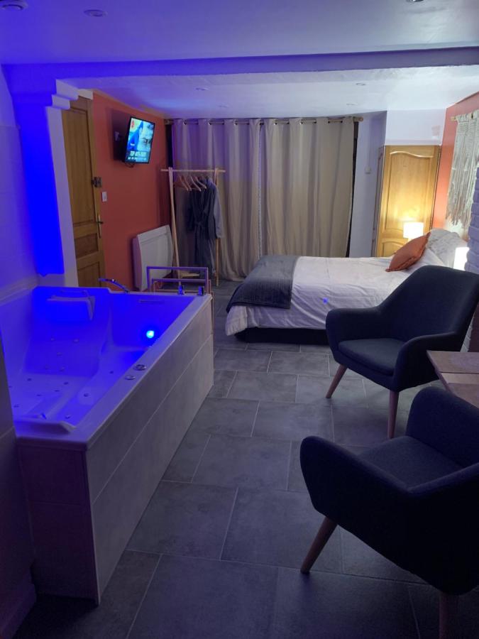 B&B Hazebrouck - Studio Cosy avec Jacuzzi Privatif et Terrasse - Bed and Breakfast Hazebrouck