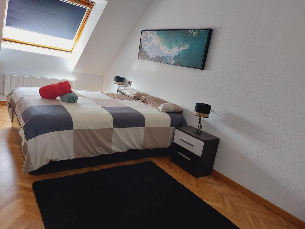 FOZANELDI OVIEDO. Céntrico, accesible desde autovía y con PARKING - Ferienwohnung