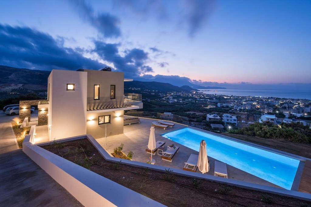 B&B Kissamos - Villa Thea, stunning view, pool, BBQ, Brand new. - Bed and Breakfast Kissamos