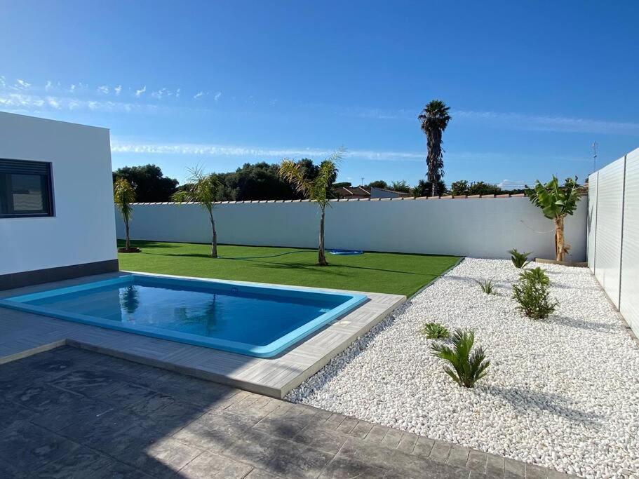 B&B Chiclana de la Frontera - Moderna Villa con piscina privada by ChiclanaDreams - Bed and Breakfast Chiclana de la Frontera