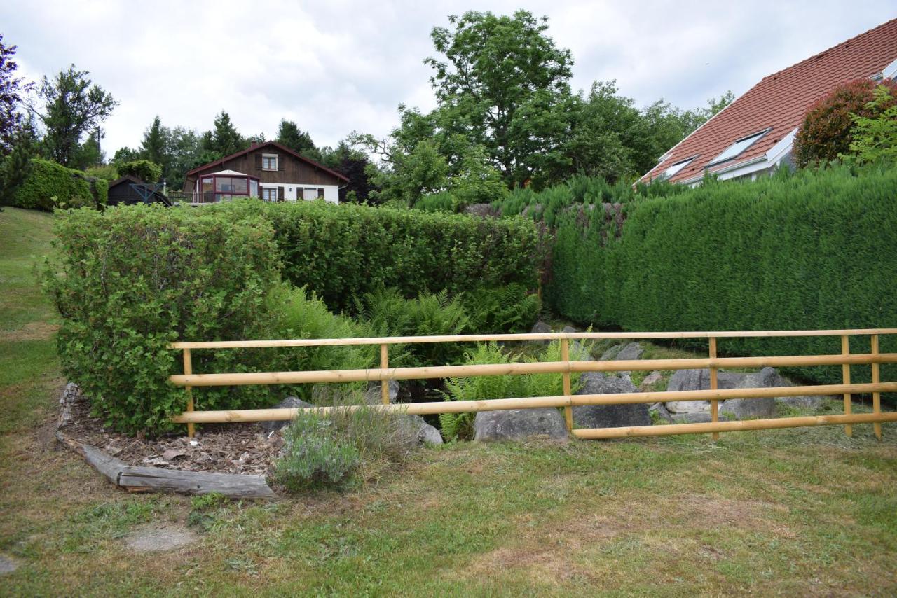 "Chez J-P" Bel appartement 2 p classé 3 étoiles situé au calme avec terrasse, jardin et WIFI gratuite - Chambres d'hôtes Gérardmer