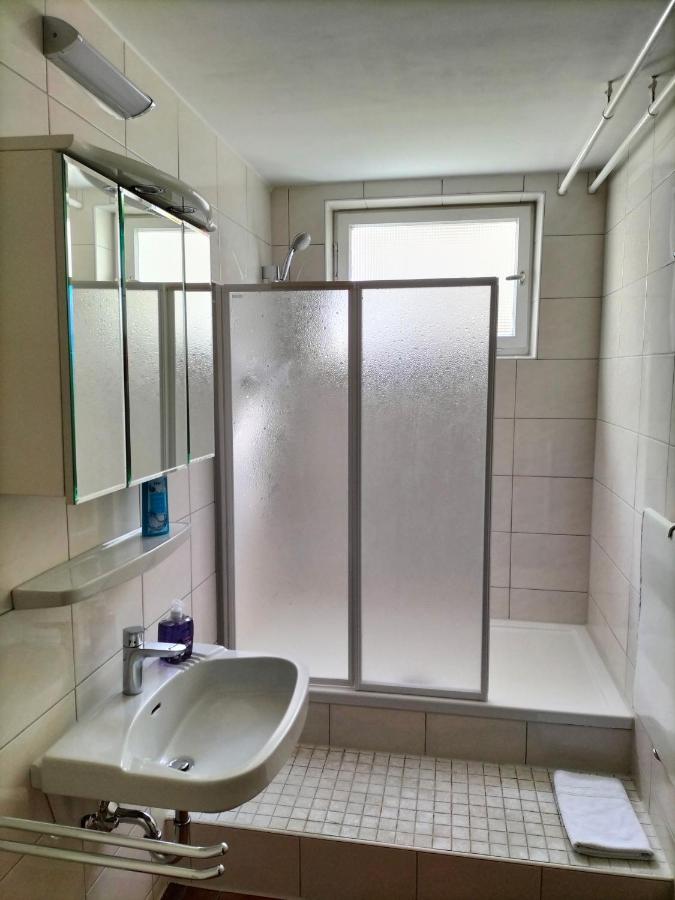 Monteurenwohnung im Untergeschoss mit Tageslicht - B&B