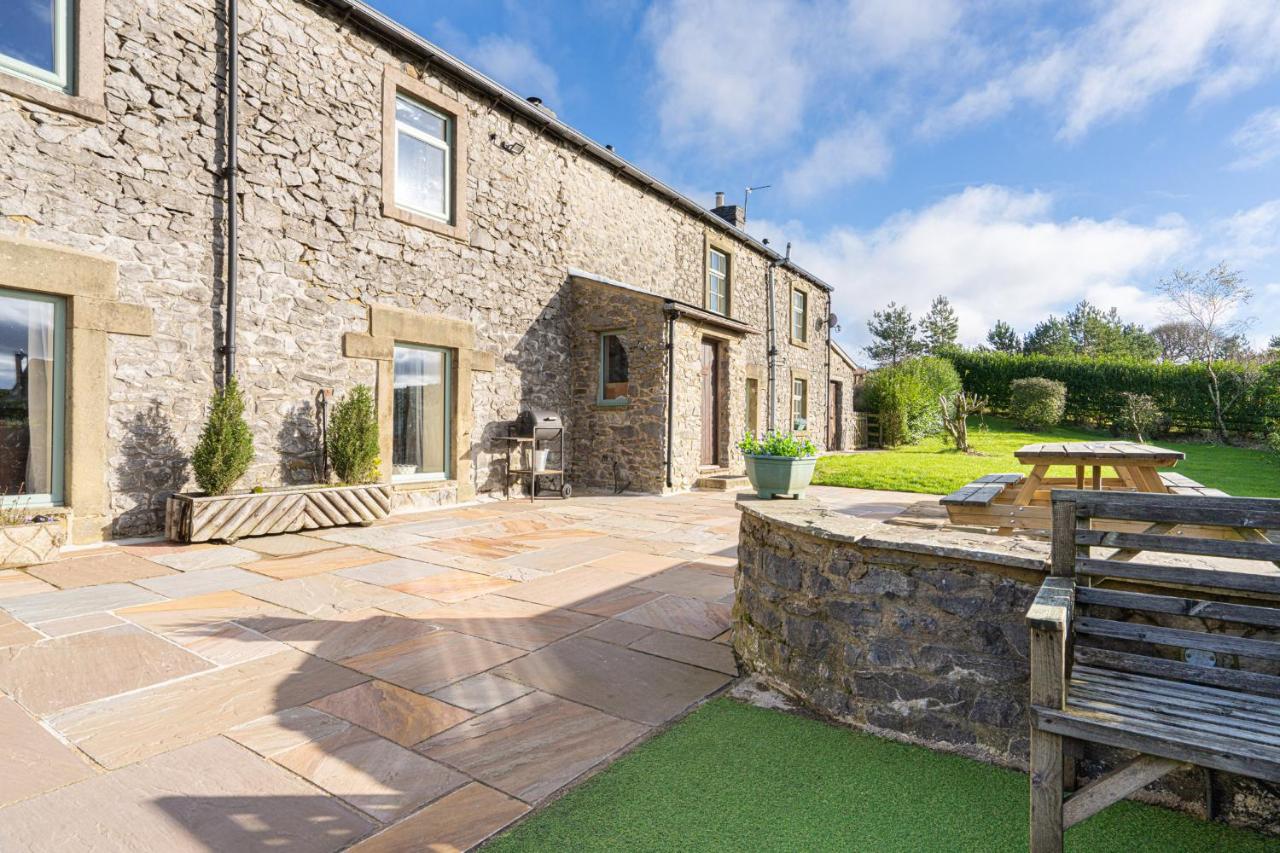 B&B Buxton - Hulmes Vale House - Sleeps 14 - Peak district - Bed and Breakfast Buxton