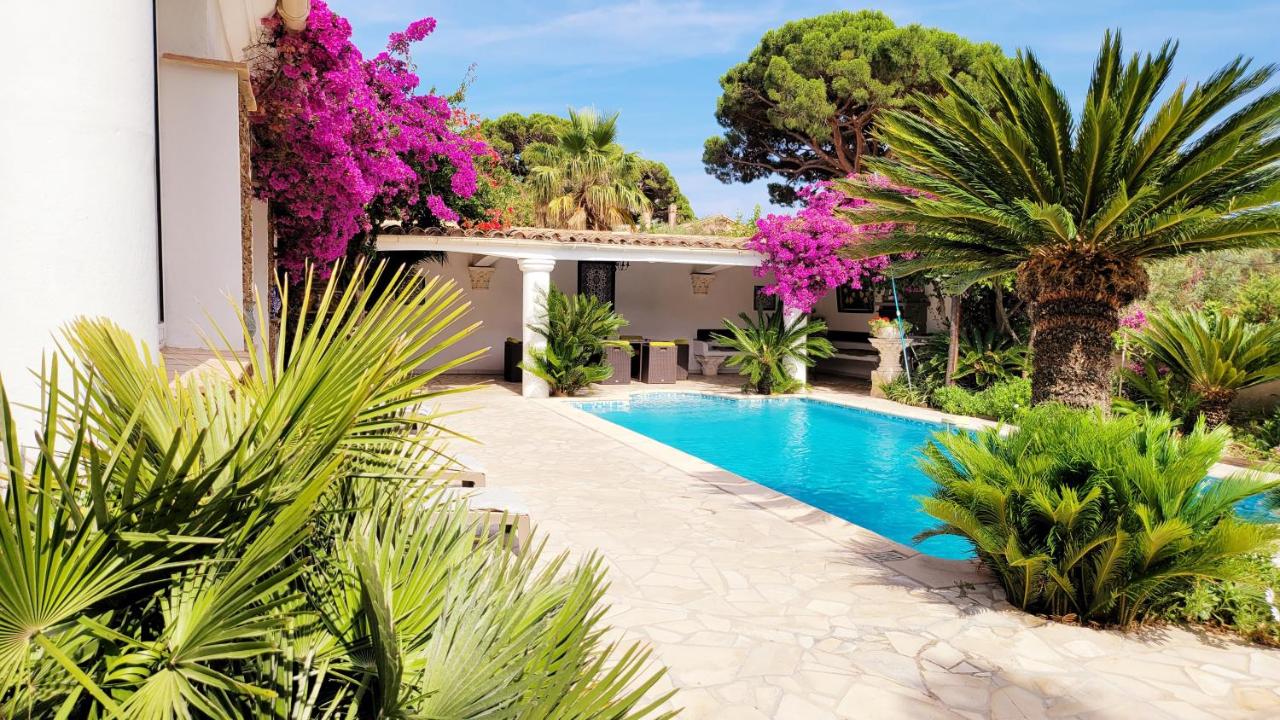 B&B Sainte-Maxime - Villa Provençale avec piscine privée, très proche de la mer, dans un domaine privé et surveillé par camera, parking gratuit - Bed and Breakfast Sainte-Maxime