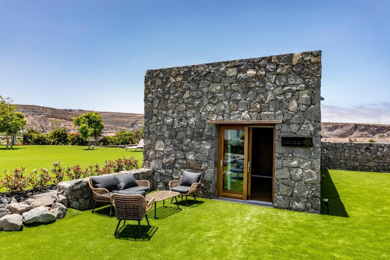 Apartment with Garden View