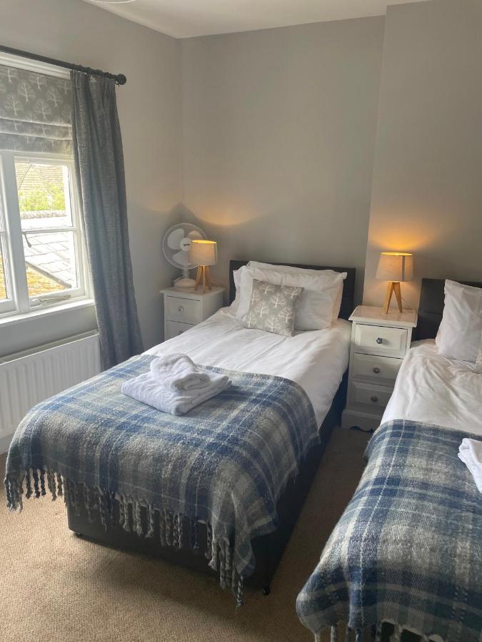 Twin Room with Shower