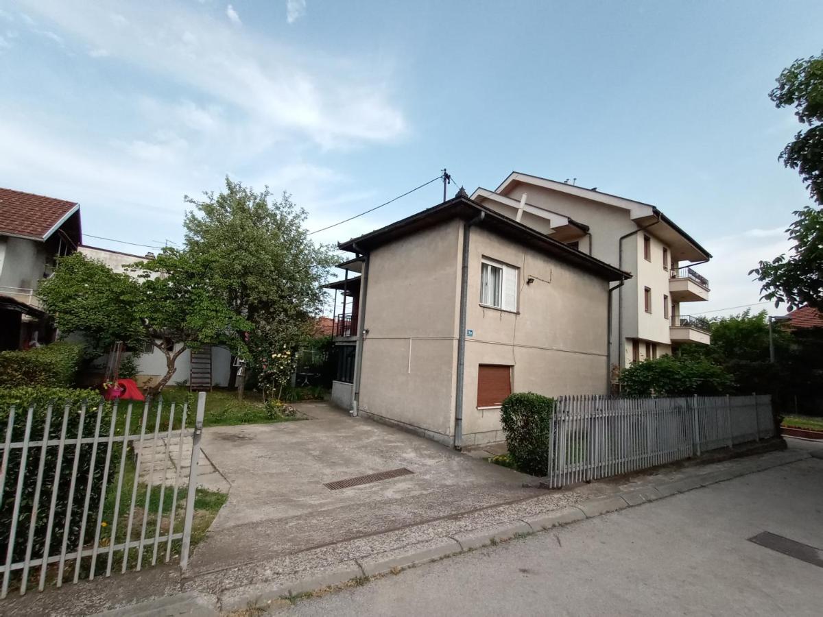 Peaceful and spacious apartment with free parking - B&B