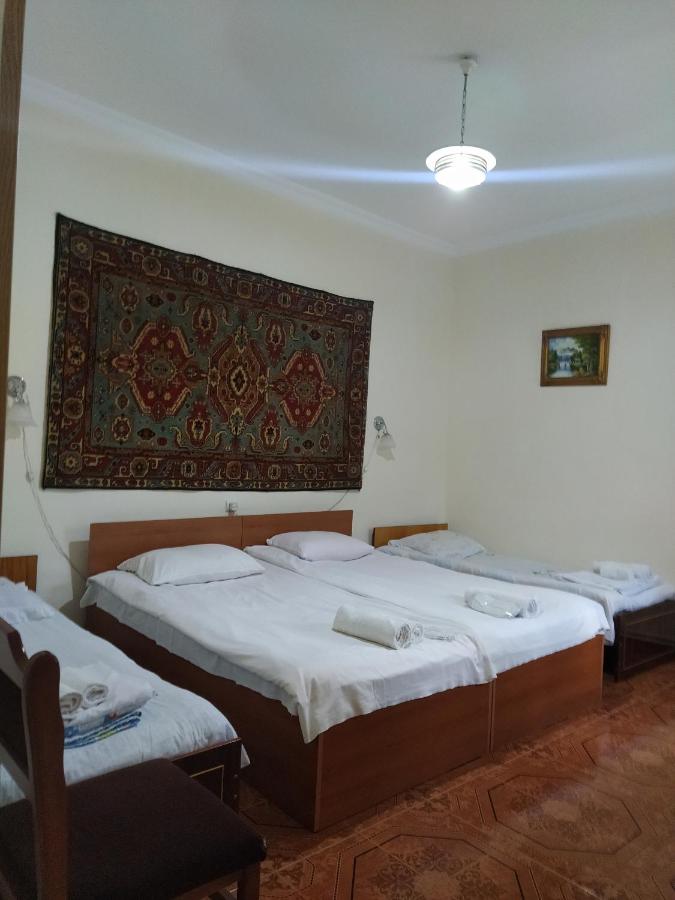 Posto Letto in Dormitorio con 4 Letti 