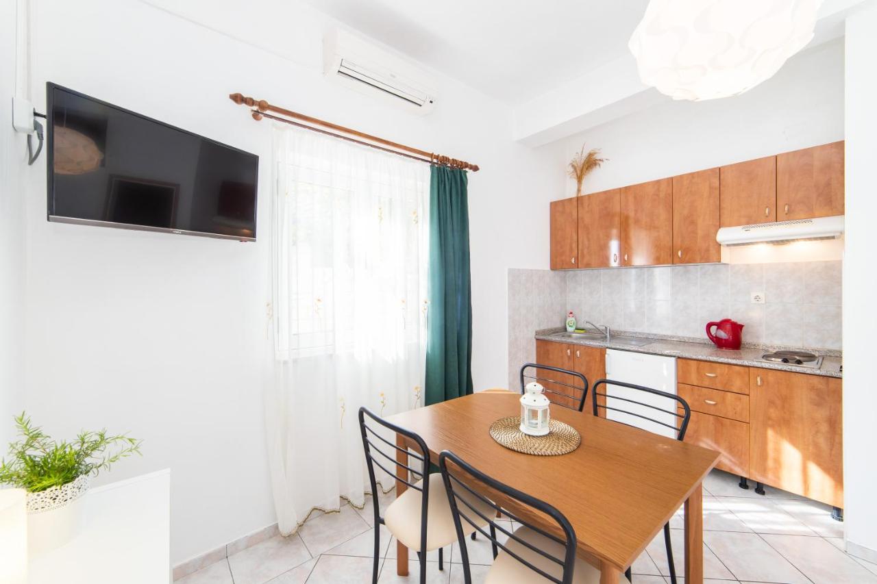 Studio Apartment with Terrace