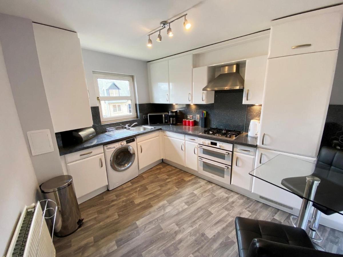 NEW Super 2 Bedroom Flat in Falkirk - Ferienwohnung
