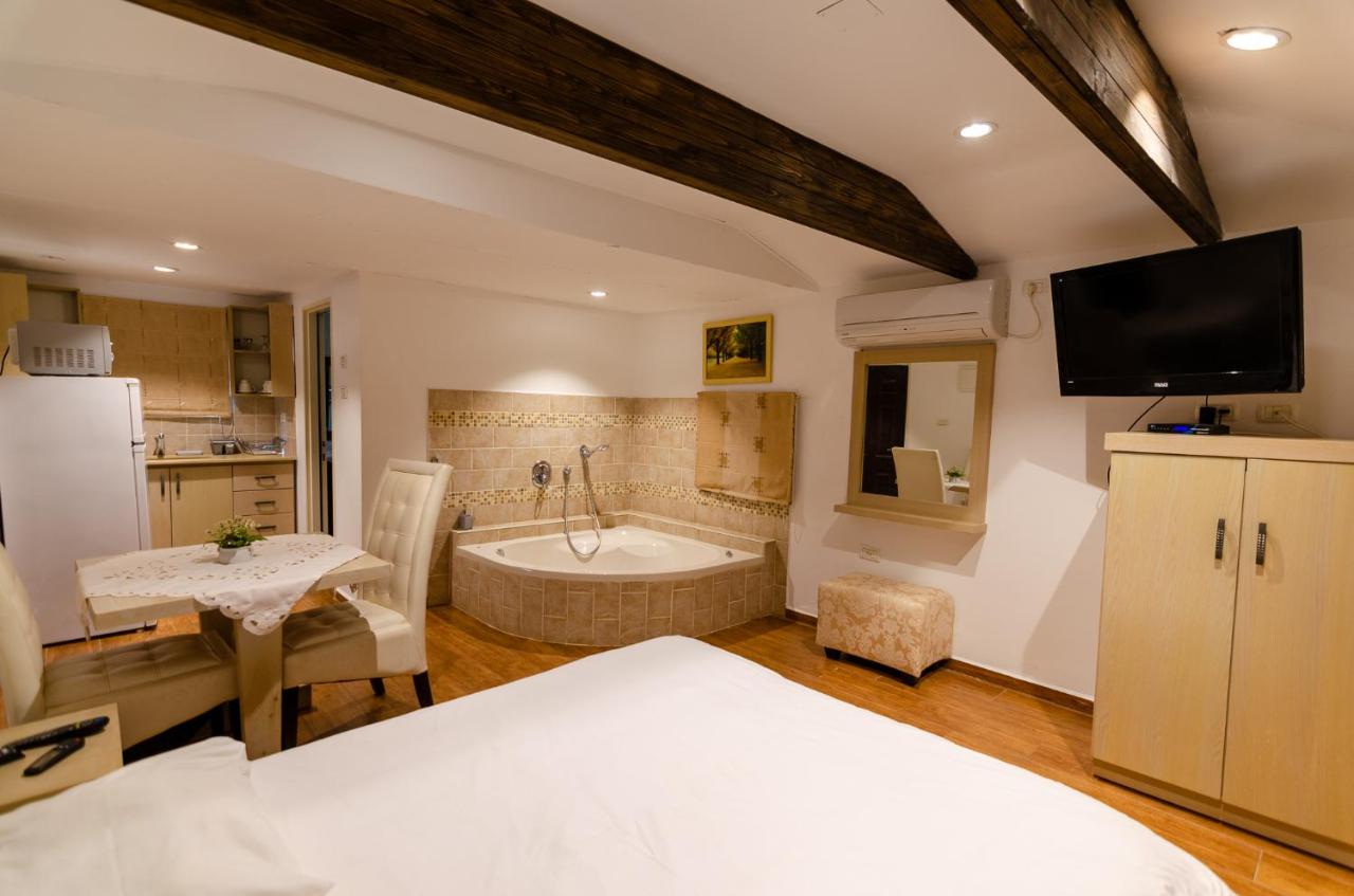 King Room with Spa Bath