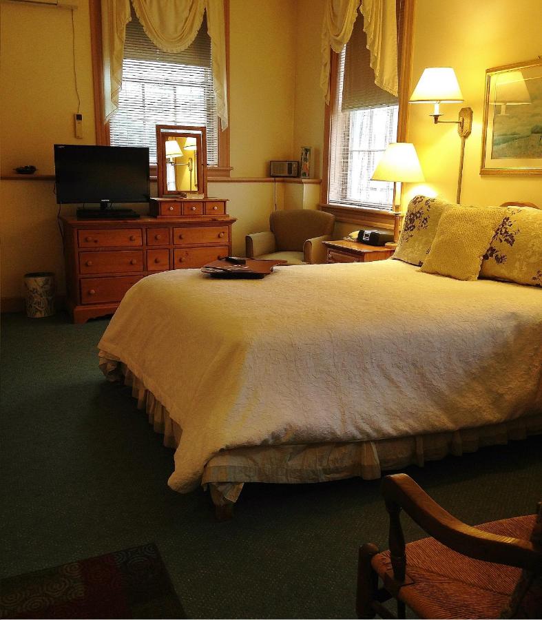 Standard Queen Room