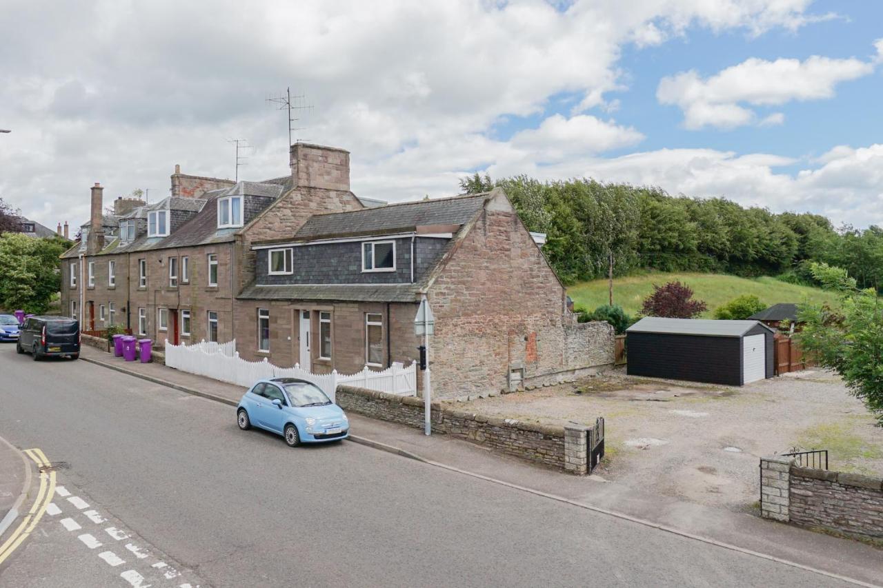 Scotston Villa - 5 bedroom house with hot tub - B&B