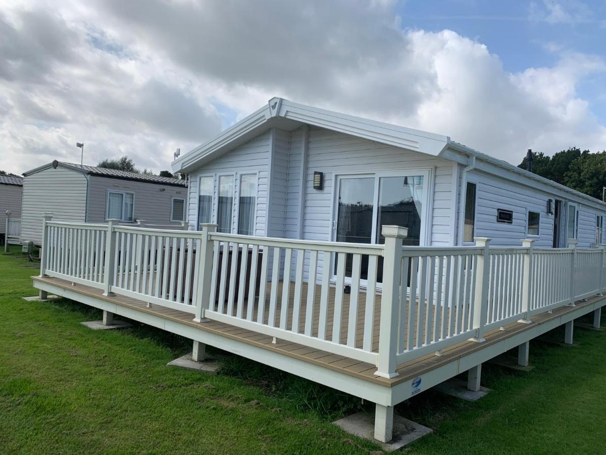 8 BIRTH LODGE ON CAYTON BAY HOLIDAY PARK - B&B