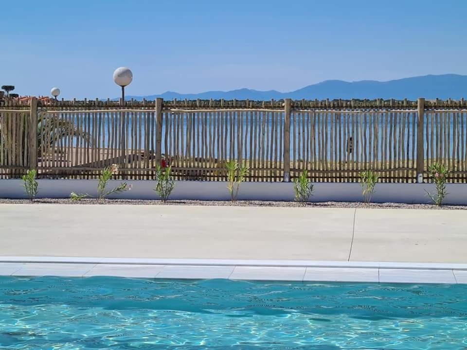 bel Appartement vue sur le lac marin avec piscine - B&B