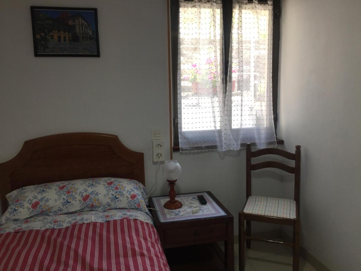 Single Room with Shared Bathroom