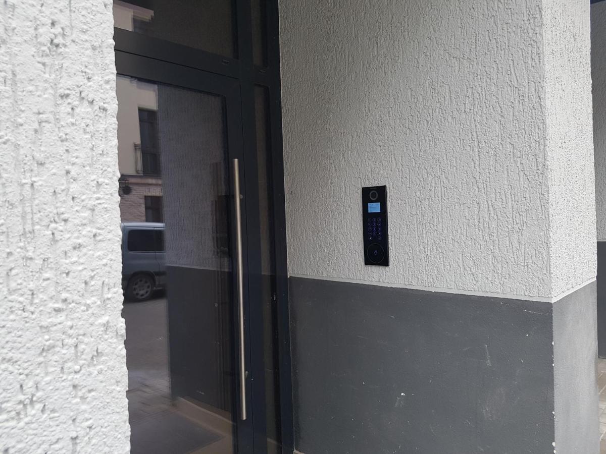 HaPPy Inn Egle, Self Check-In-24-7, A-C, Parking-in-the-underground-Garage - Chambres d'hôtes Vilnius