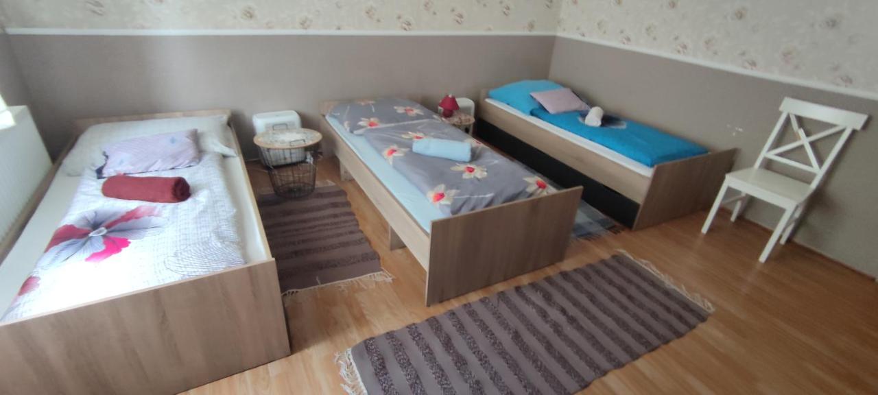 B&B Kecskemét - Orsi Apartman / vendegház - Bed and Breakfast Kecskemét