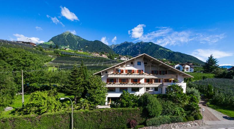 B&B Tirolo - Hotel Weger - Bed and Breakfast Tirolo