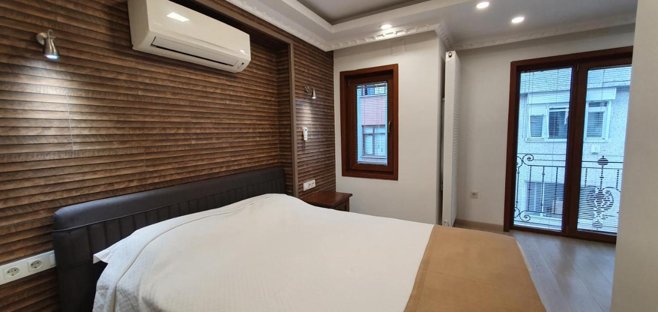 One-Bedroom Apartment with Sea View