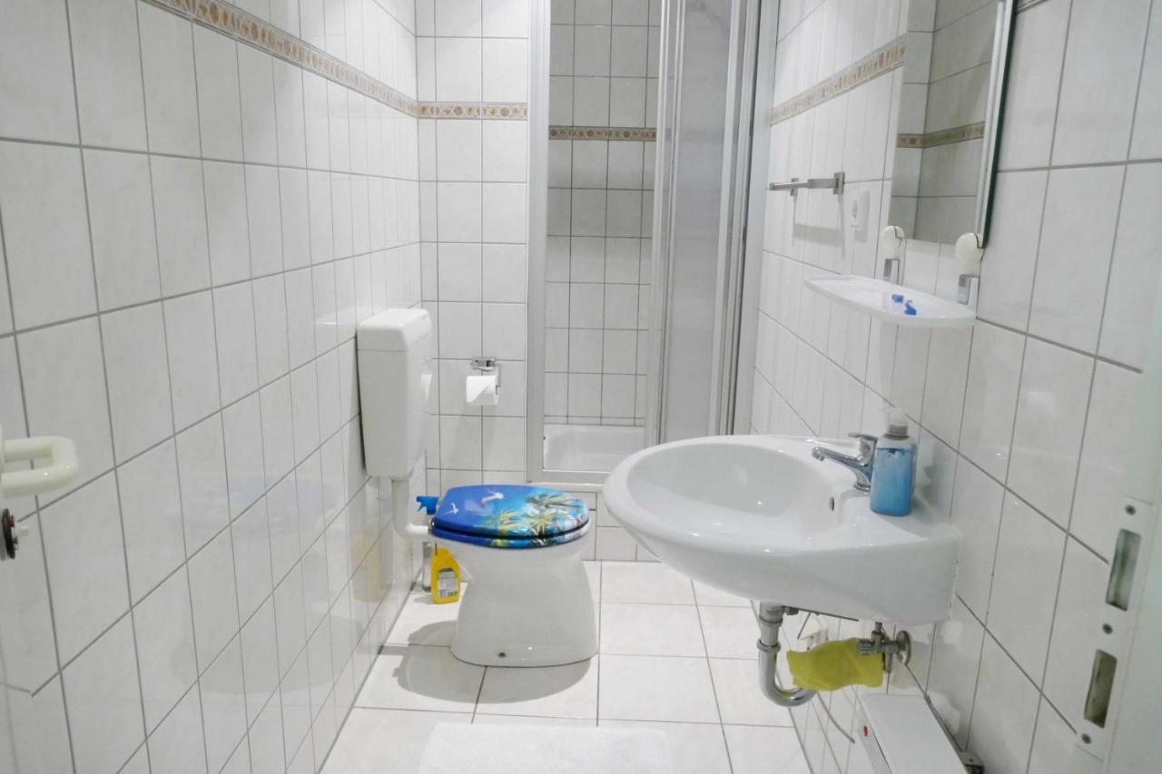 Three-Bedroom Apartment with Shower