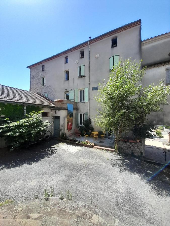 B&B Saint-Florent-sur-Auzonnet - LE PRIEURE - Bed and Breakfast Saint-Florent-sur-Auzonnet