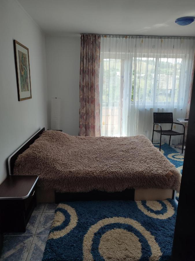 Chambre Double avec Balcon (2 Adultes + 1 Enfant)