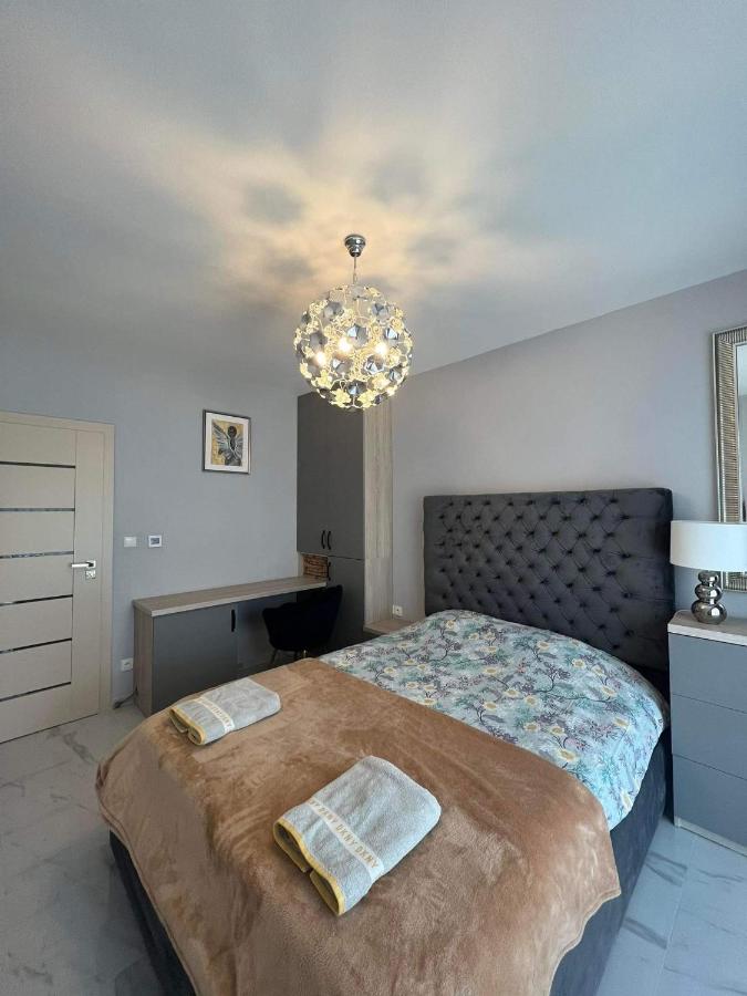 Beverly Hills House pri potoku by Pinkreal - Bed and Breakfast