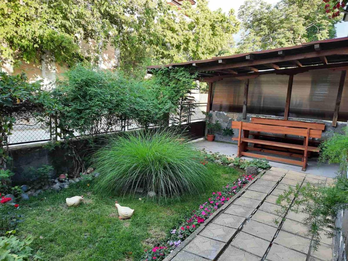 Апартаменти за гости ,,Тракия'' - B&B Hisarya