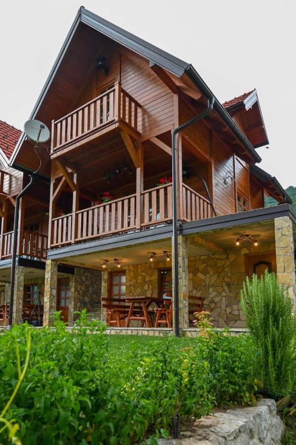 B&B Bajina Bašta - Vikendica pored Drine - Bed and Breakfast Bajina Bašta