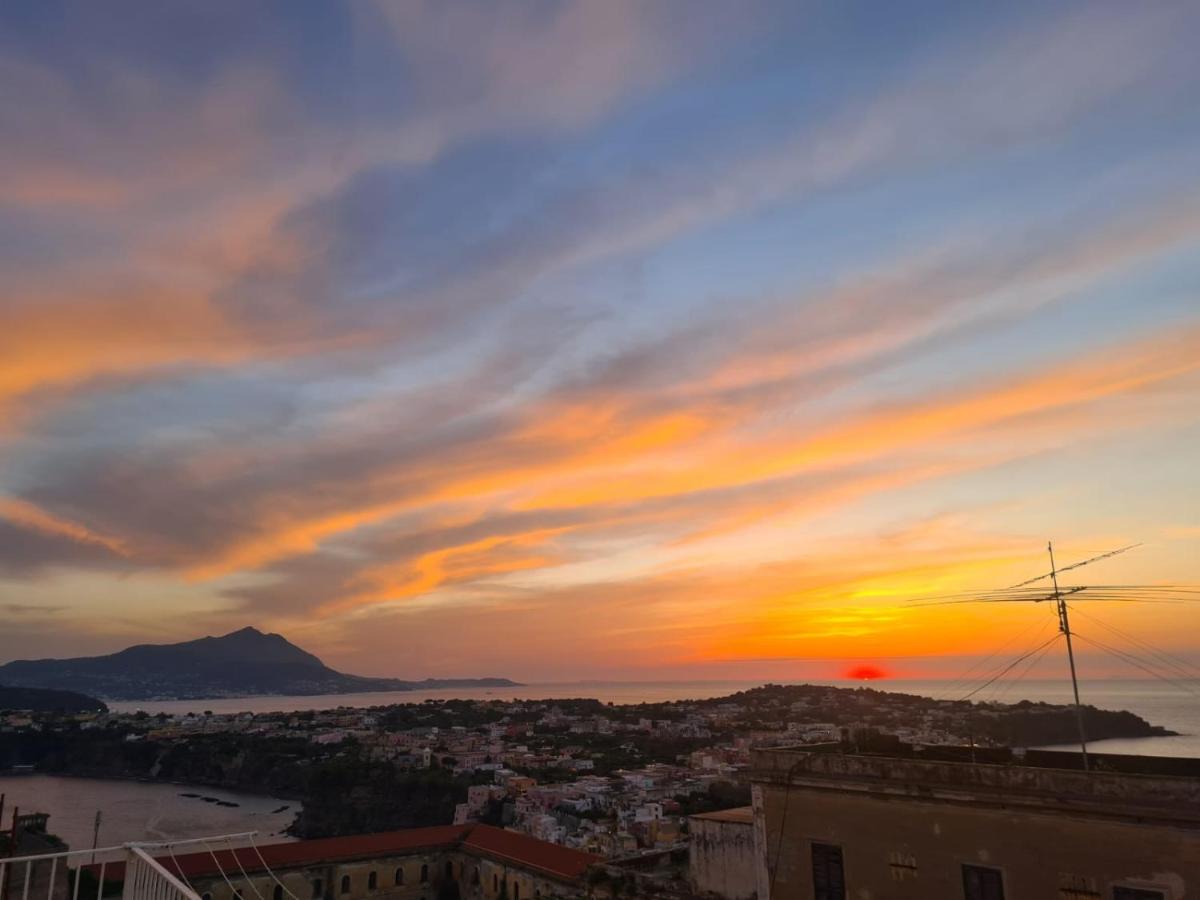 Nel punto più alto dell’ Isola, terrazza con vista mozzafiato - B&B