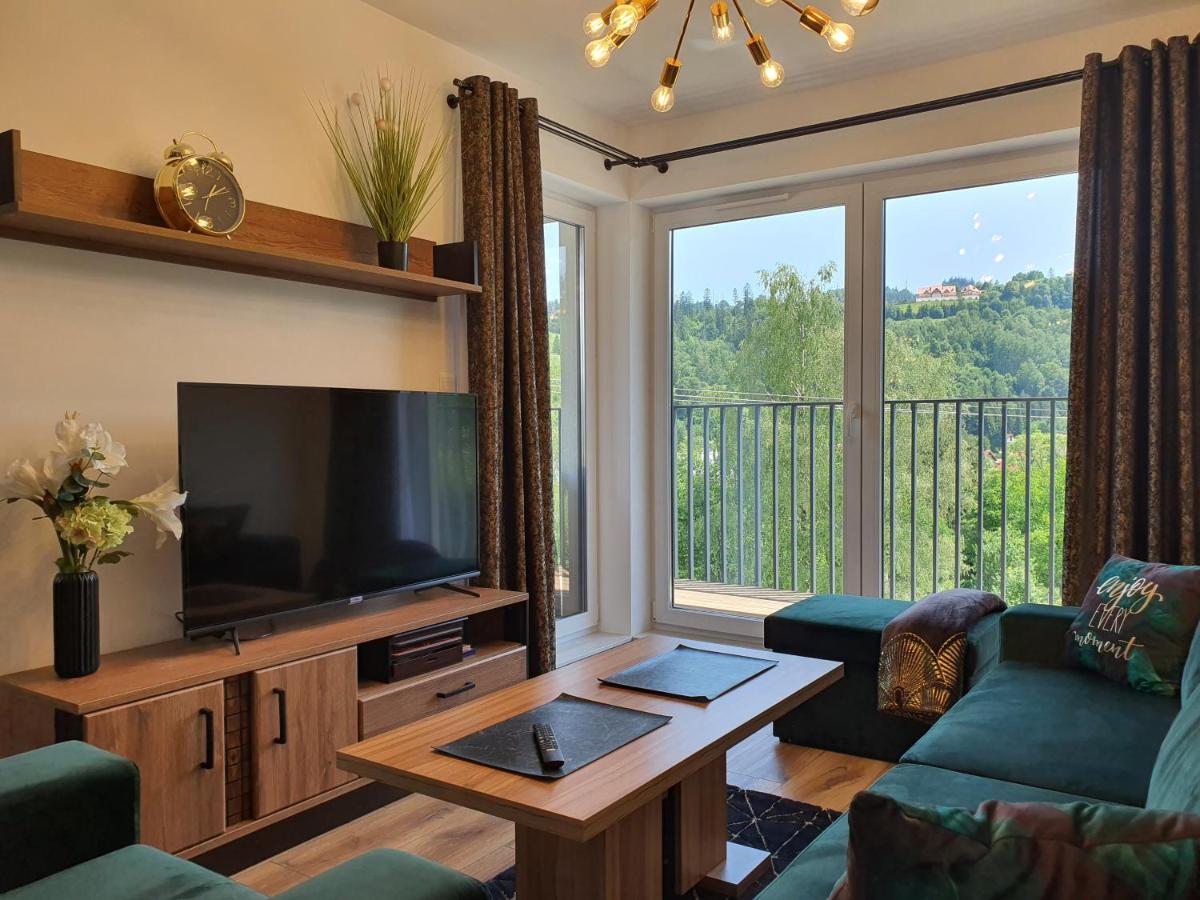 Apartment with Mountain View
