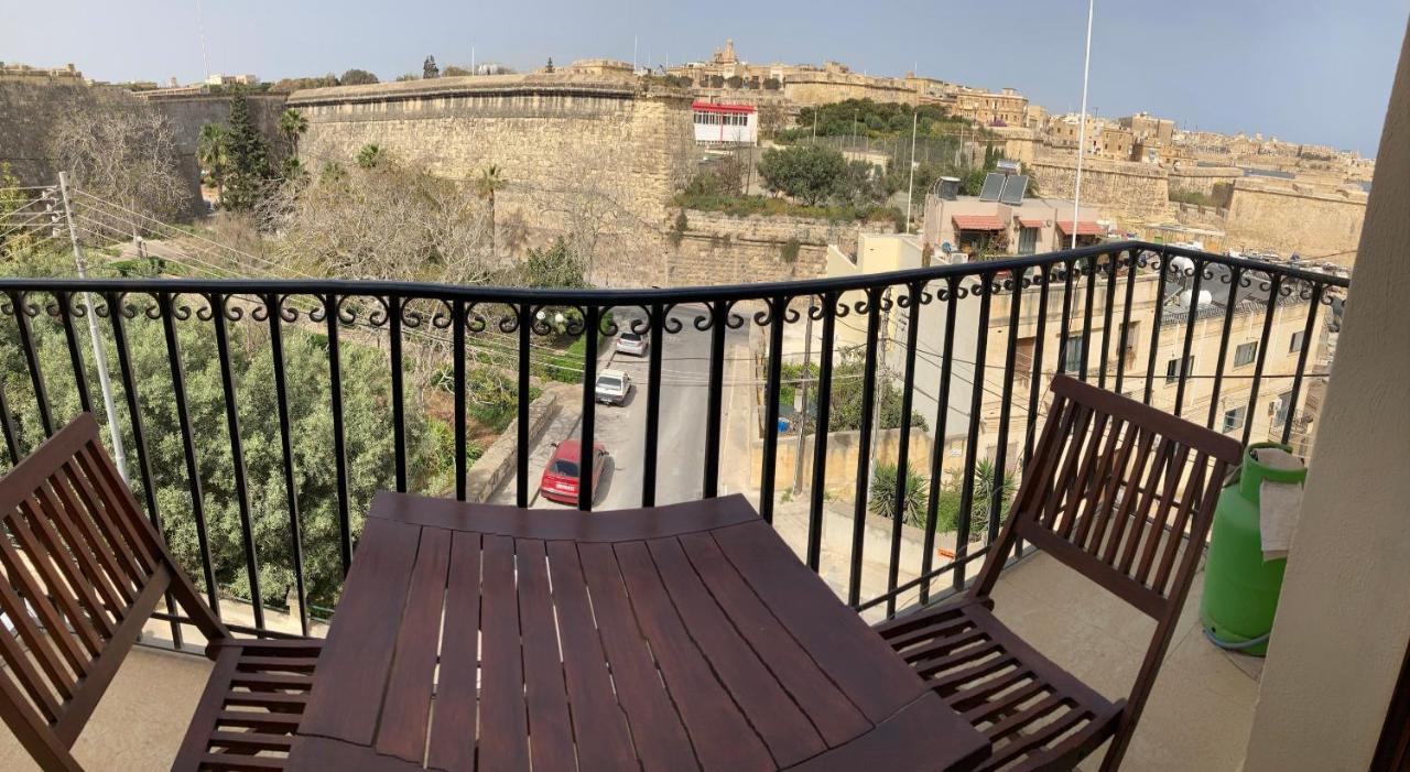 B&B Kalkara - Grand Harbour View Lookout - Bed and Breakfast Kalkara