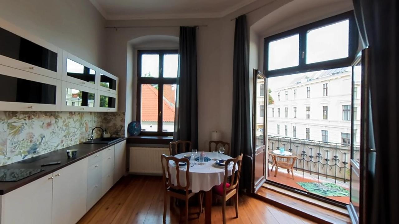 Astronomiczny apartament , mieszkanie 2 pokojowe. Parking. - B&B Toruń