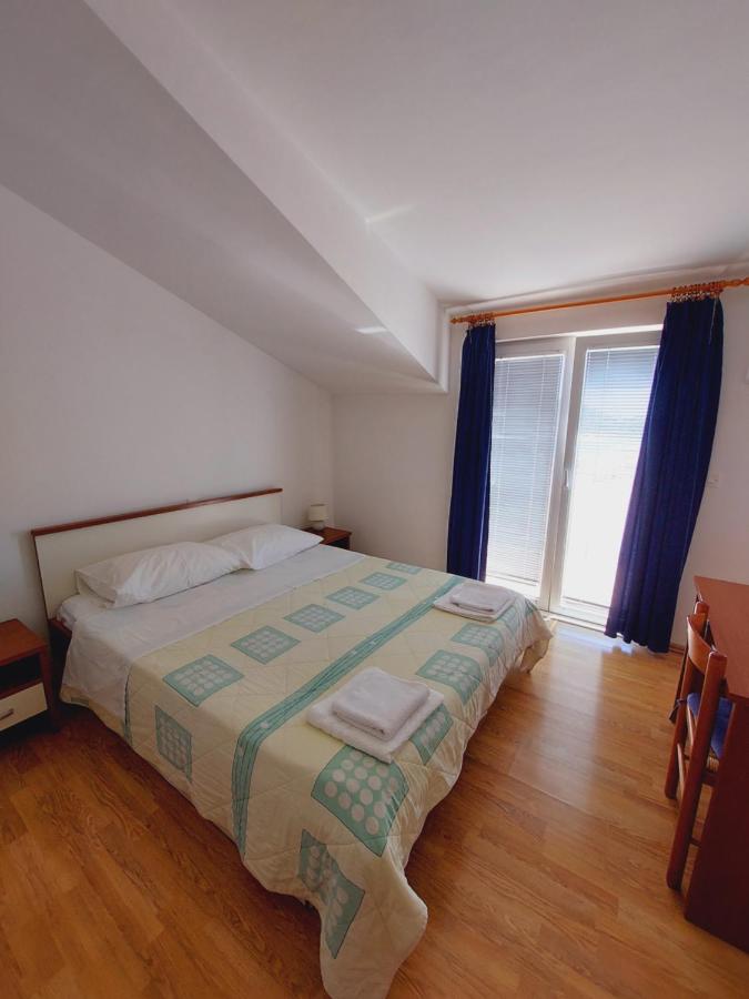 Apartment house Helena Primošten - Ferienwohnung Primošten