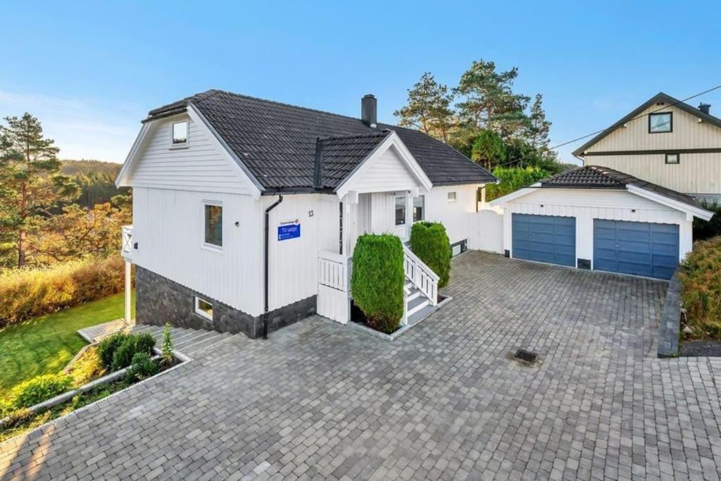 Romslig og fin leilighet 17 min til Kristiansand Centrum - B&B