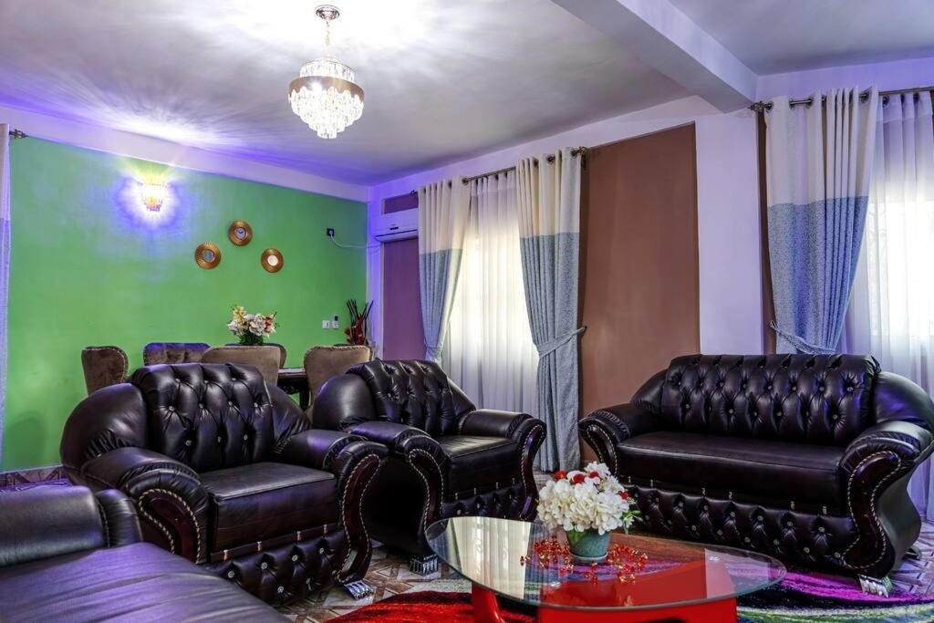 B&B Douala - Lovely 1 - Bedroom rental unit with Free parking - Bed and Breakfast Douala