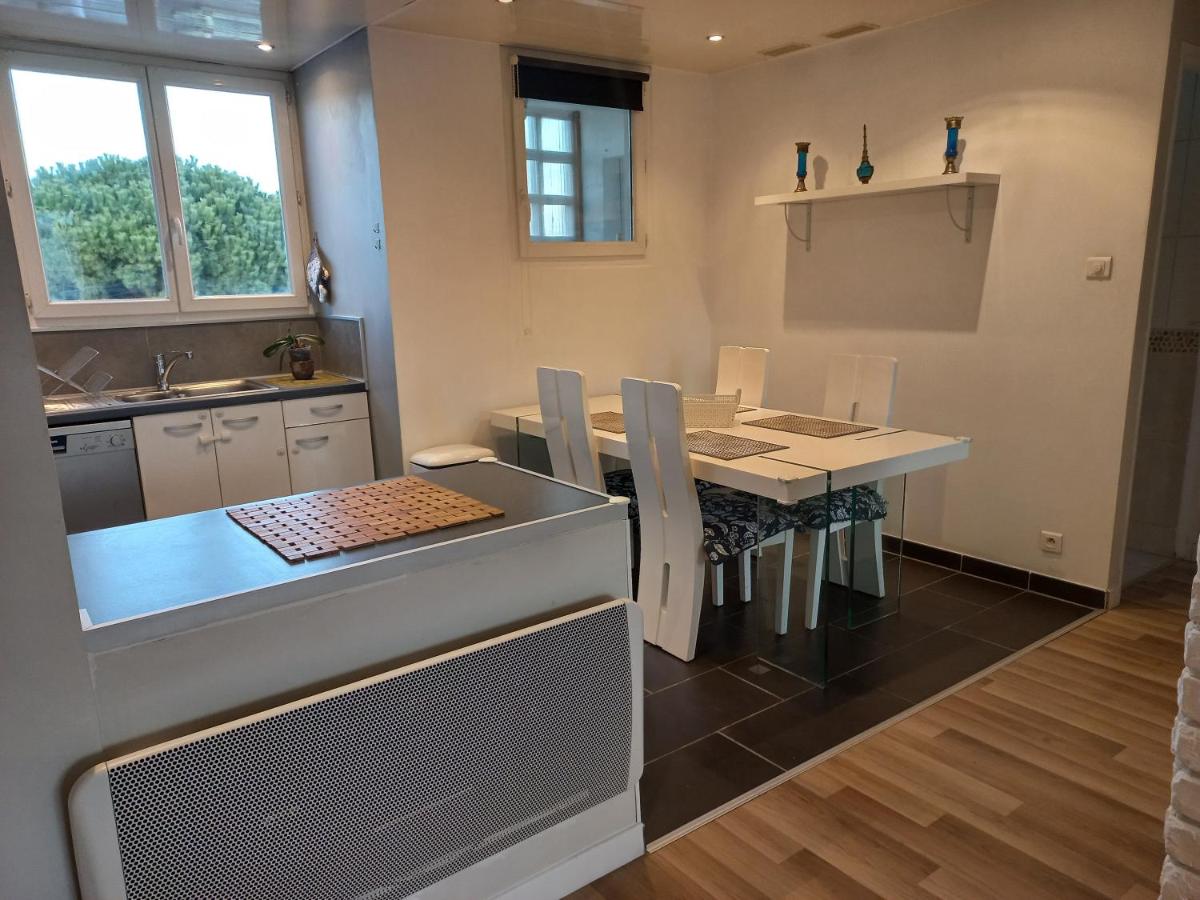 "l'hippocampe", climatisé, 60 m2 , 2 chambres, très calme, plage des sablettes et commerces à 3 minutes à pied, wifi, parking gratuit, lit king size - Chambres d'hôtes La Seyne-sur-Mer
