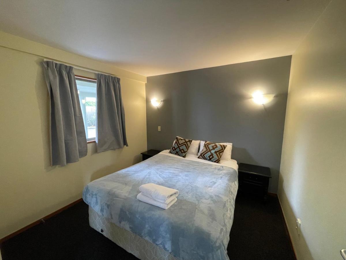 One-Bedroom Apartment with 2 Queen Beds